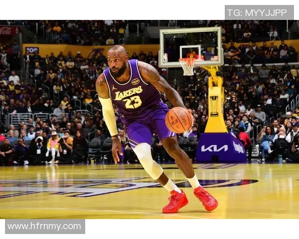 湖人队与快船队激烈对抗引发场内冲突球迷热议比赛暴力事件