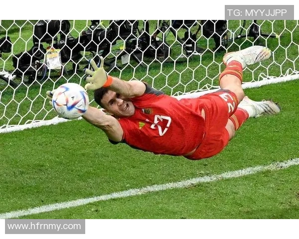 马丁内斯的传奇旅程:从新星到世界级球员的蜕变与荣耀