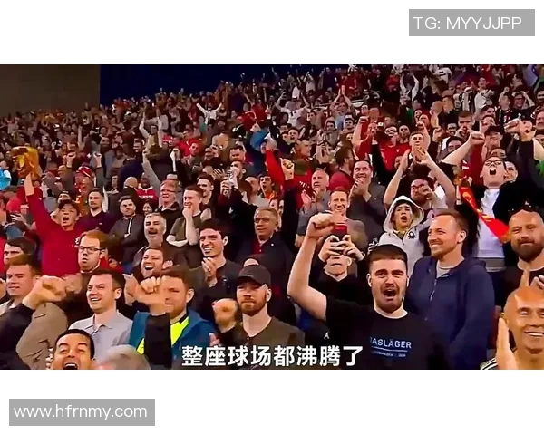 球迷疯狂冲进场内夺C罗球衣引发欧冠赛场奇观