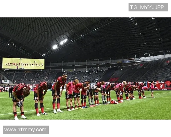 冈山绿植与福冈黄蜂的激烈对决展现足球魅力与团队精神的完美结合